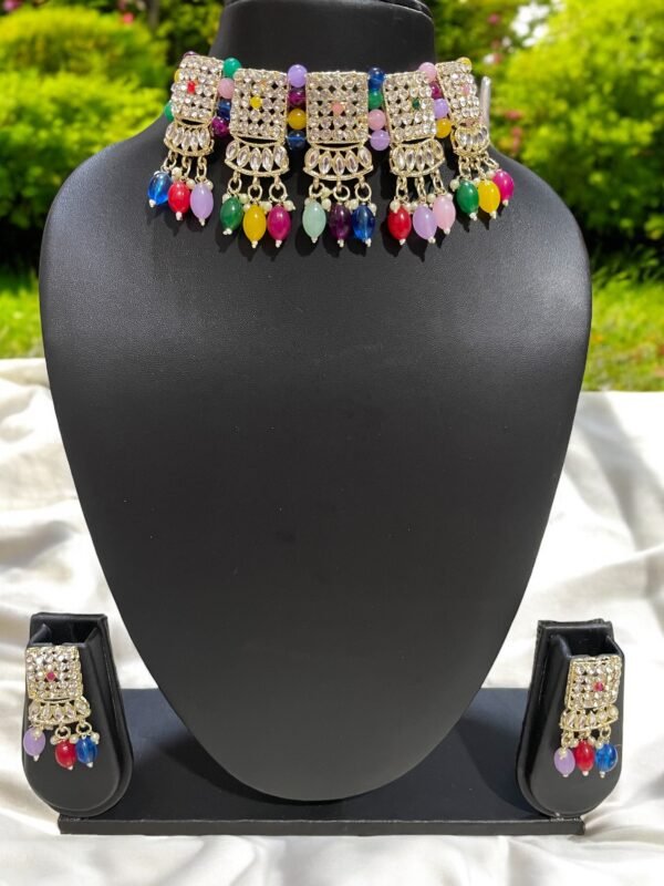 Beautiful Uncut Kundan Work Jewellery Set with Earrings