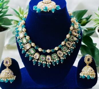 Piyaasi Gold Toned & Green Traditional Kundan Studded Jewellery Set