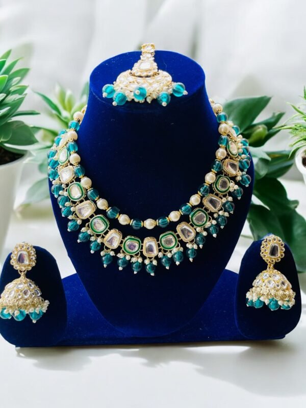 Piyaasi Gold Toned & Green Traditional Kundan Studded Jewellery Set