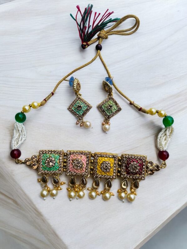 SEHNAZ MULTICOLOURED CHOKER SET